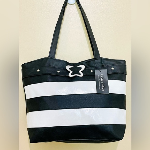 Women’s One Size Fits All Shoulder  Tote Bag With Shiny Butterfly 🦋 - Picture 1 of 5